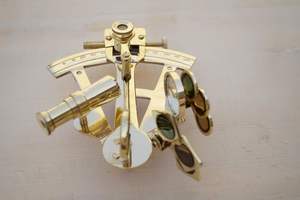 เครื่องมือนำทางเซกซ์แทนท์สีทอง วินเทจ สำหรับเรือเดินสมุทร - Product Image 5