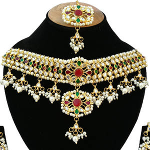 Conjunto de Joyería Clásico y Moderno de la India para Compromiso, Boda, Aniversario o Fiesta, con Cristales Tradicionales, Kundan, Perlas de Imitación y Baño de Oro - Product Image 2