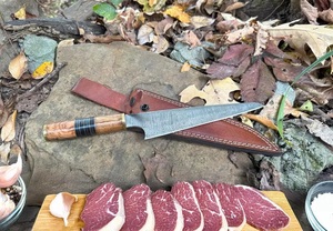 Couteau de cuisine artisanal en acier Damas de qualité industrielle avec manche en bois et étui en cuir pour le camping en plein air - Product Image 2