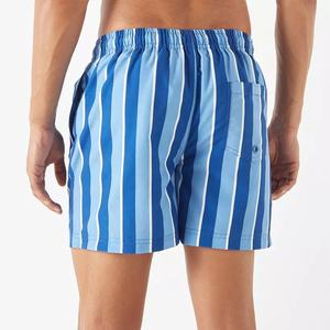 Shorts de bain rayés bleus personnalisés pour hommes, à séchage rapide, avec taille élastique et cordon de serrage, 100 % polyester - Product Image 5
