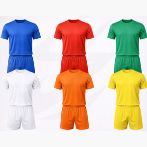 Maillot de football personnalisé en gros, uniforme de football 100% polyester respirant en maille, faible MOQ, directement de l'usine - Product Image 1