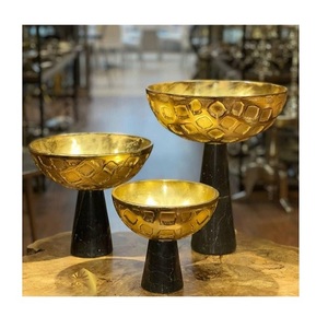 Ensemble de trois bols à chocolat au design fabuleux, en aluminium, couleur or et noir, de différentes tailles - Product Image 1