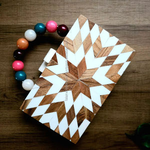 Bois et résine luxe dames sac à main pochette bouton broderie décoration meilleures ventes filles sac à main par Falak World Export - Product Image 1