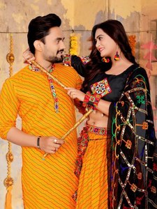 Ensemble de Kurta pour festival indien et pakistanais, en coton imprimé et richement brodé, tenue de couple avec dupatta pour Navratri - Product Image 2
