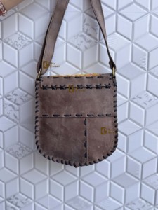 Bolso Bandolera de Cuero Genuino Estilo Banjara, Bolso de Mano Elegante Estilo Gitano, Multicolor, Hecho a Mano para Mujer - Product Image 4