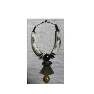 Collier pendentif en corne de buffle naturelle, artisanal, unique, biologique, pour femmes, prix avantageux par f s international - Product Image 5