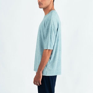 เสื้อยืดคอวีวินเทจผู้ชายปี 2026 แบบใหม่ ขายส่ง ผลิตตามสั่ง เนื้อผ้าหนา ซักกรด 100% ผ้าฝ้าย ทรงหลวม ลายเรียบ น้ำหนัก 240 กรัม - Product Image 2