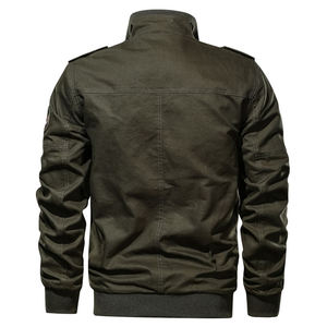 เสื้อแจ็คเก็ตบอมเบอร์หนังสีแดงสำหรับผู้ชาย กันน้ำ ดีไซน์ปักลาย คอตั้ง ซิปหน้า เหมาะสำหรับฤดูหนาว - Product Image 3