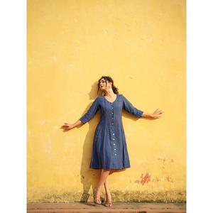 Robe midi en coton et lin de style bohème pour femmes, col en V, boutonnée, fluide, décontractée, robe maxi d'été - Product Image 2