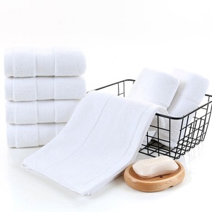 Serviette de toilette en coton pur de qualité commerciale, blanche, 550 GSM, douce, épaisse, en tissu éponge, pour hôtels, complexes hôteliers, restaurants, hôpitaux - Product Image 5