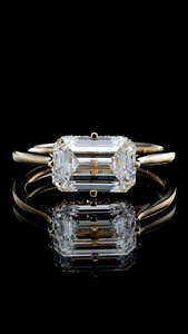 Bague en or 18 carats avec émeraude et diamants taille coussin, certifiée IGI - Product Image 1