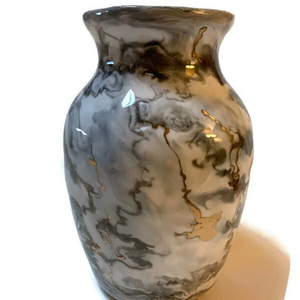 Jarrón Decorativo de Resina Epoxi con Acabado Artístico - Product Image 1