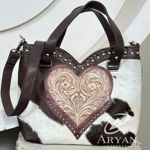 Nuevo bolso de hombro con forma de corazón floral hecho a mano para mujer, bolso de viaje de cuero vacuno auténtico con correa ajustable. - Product Image 1