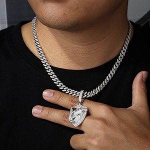 Splendid Gift Jewelry Colgante Escudo de Tiburón de Moissanita Chapado en Oro de 22k para Hombre, Estilo Hip Hop Iced Out - Product Image 3