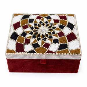 B.H CRAFTS Caja de Joyería Cuadrada de Algodón Bordada a Mano, Diseño Floral Azul, Detalles con Cuentas, Estilo Personalizado, Modelo BH-1536 - Product Image 3