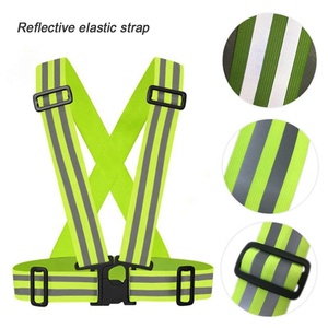 Gilet de sécurité réfléchissant et élastique à haute visibilité, réglable, vert avec bandes grises de 4,0 cm de large, boucle en résine - Product Image 3