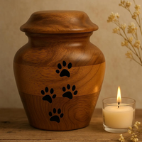 Urnes funéraires artisanales en bois naturel avec empreinte de patte, mini urnes en bois pour cendres d'animaux, urnes pour animaux de compagnie en gros du Vietnam