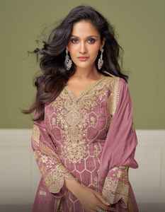 Ensemble 3 pièces Simar : Haut en soie, dupatta et gharaara, avec broderie de sequins et travail manuel, et gharaara avec dupatta ornée de miroirs véritables - Product Image 1