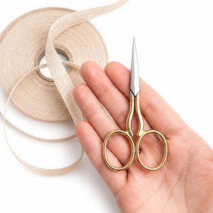 Ciseaux à broder plaqués or de haute qualité - Product Image 1