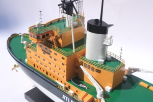 Modèle de navire brise-glace suédois en bois peint à la main ATLE ICE BREAKER, personnalisé pour cadeau d'affaires ou collection - Product Image 5