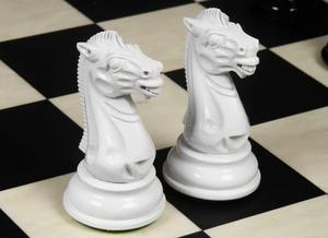 Jeu d'échecs soviétique de club de 1940 reproduit, en bois d'ébène et de buis peint blanc ivoire, pièces de 4,0 cm de hauteur, au meilleur prix - Product Image 3