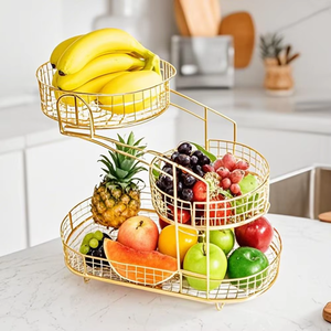 Superbe panier à fruits et à collations en fil métallique, qui garde vos produits visibles et accessibles, ajoutant une touche moderne et épurée à votre cuisine. - Product Image 2