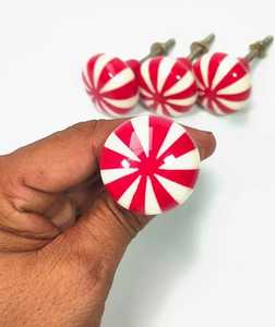 Bouton de meuble rond en résine émaillée rouge et blanc, motif ange de Noël, écologique, avec vis et écrou, pour décoration de fêtes - Product Image 4
