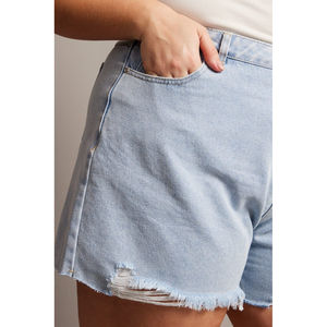 Shorts de mezclilla para mujer de talla grande, lavado claro, transpirables, a la moda, con dobladillo rasgado, estilo popular, personalizados, con servicio OEM - Product Image 5
