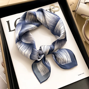 1 pièce Foulard carré en soie simulée à carreaux de 70 cm pour femme, style simple et frais, polyvalent pour la tête, les sacs et les vêtements - Product Image 5