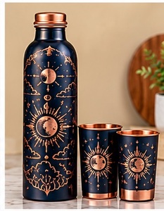 Botella de Agua Tradicional de Cobre con Juego de Dos Tazas, Diseño de Flor de Loto - Product Image 2