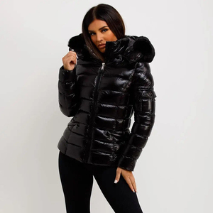 Chaqueta Acolchada Negra Premium para Mujer con Capucha de Piel, Manga Larga, Abrigo Cálido de Invierno, Cierre de Cremallera, Material de Poliéster - Product Image 2