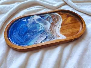 Bandeja de madera y resina epoxi con colores oceánicos, diseño de geoda hecho a mano, regalo de inauguración, bandeja de arte funcional, regalo para anfitrión. - Product Image 5