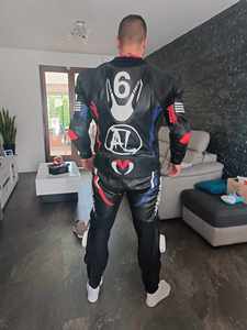 Traje de Carreras de Cuero Personalizado para Motocicleta, Estilo Moderno, Traje de Carreras de Cuero Genuino para Motociclistas - Product Image 3
