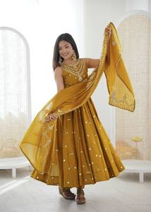 Vestido Anarkali de Diseñador con Pantalones Palazzo y Dupatta de Chanderi Bordada – Atuendo Festivo y para Bodas - Product Image 4