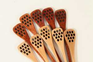 Bâtonnet à miel en bois fait main gravé avec un nom, distributeur de miel en bois naturel, ustensile de cuisine - Product Image 6