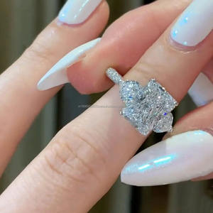 Bague de fiançailles minimaliste en moissanite taille radiant Art Déco, diamant simulé, pavé trois côtés, bague de mariage unique avec halo caché - Product Image 4