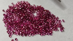 Vente en gros usine de grenat rhodolite naturel, pierres précieuses rondes à facettes de 1,5 mm, 2 mm, 3 mm, qualité AAA, rose framboise, lot de pierres en vrac - Product Image 5