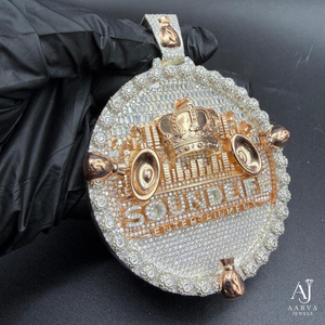 Pendentif unisexe plaqué or avec moissanite ronde, style hip-hop, médaillon couronne haut-parleur, breloque en cristal, collier avec logo personnalisé - Product Image 6