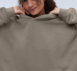 Sudadera con Capucha de Invierno para Mujer de Calidad Premium, Sudadera con Capucha Oversize Personalizada con Bolsillos y Hombros Caídos - Product Image 3