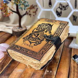 Carnet en cuir Viking Fenrir Wolf fait main, Grimoire nordique vintage, avec papier à bords festonnés - Product Image 3