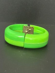 Brazalete de Resina Verde de Moda con Cierre Metálico, Diseño Exquisito, Regalo Promocional Novedoso - Product Image 2