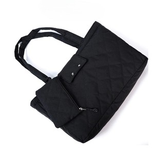 Grand sac fourre-tout à rabat avec fermeture éclair, imperméable, matelassé, bandoulière polyvalente, tendance, fabriqué au Vietnam - Product Image 3