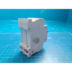 Disjoncteur miniature LS ELECTRIC BKM-15A, utilisé comme pièce détachée pour équipement semi-conducteur d'époque - Product Image 3
