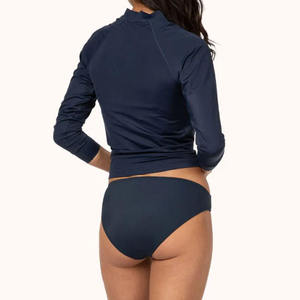 Rashguard de Tela Reciclada Personalizado por el Fabricante, Protección Solar, con Cierre, para Mujer - Product Image 4