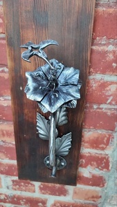 Wrought iron door handle featuring an exquisite floral design and a painted finish – a decorative accent for gates or doors. - Product Image 4