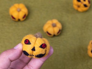 Lot de décorations suspendues d'Halloween effrayantes en feutre aiguilleté : ornements de citrouille répulsifs, idéal pour offrir - Product Image 4