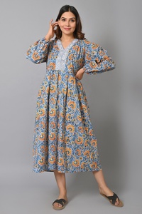 Robe longue en mousseline de soie pour femme, col en V, manches longues, coupe trapèze, avec broderie florale, tissu respirant et écologique - Product Image 3