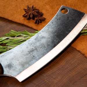 Couteau de cuisine ambidextre artisanal Edge Master Manufacture, lame en acier carbone 7 pouces, manche en bois de noyer, étui en cuir - Product Image 5