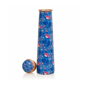 Bouteille d'eau en métal de style oriental Nature Hydration avec motif grue et fleurs de cerisier, portable pour usage extérieur - Product Image 6