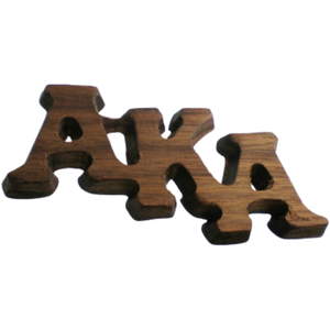 Pin de solapa de madera AKA con letras, acabado marrón, para bolsos, sombreros, accesorio de hermandad griega - Product Image 1